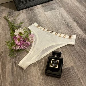 No Bra Club underwear